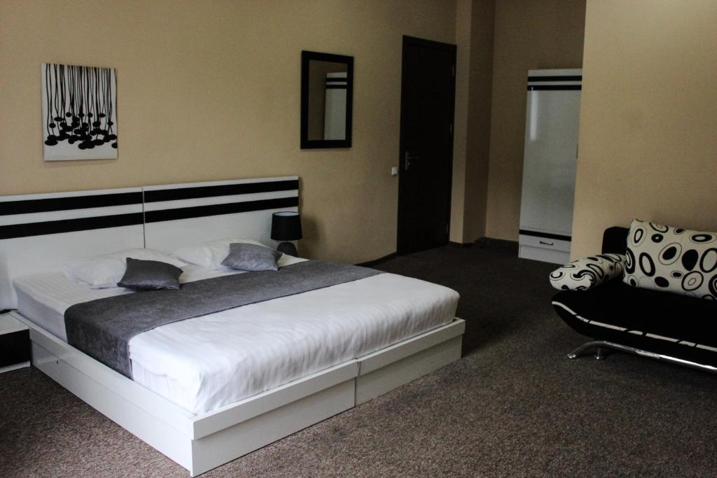 Hotel Diplomat room 3